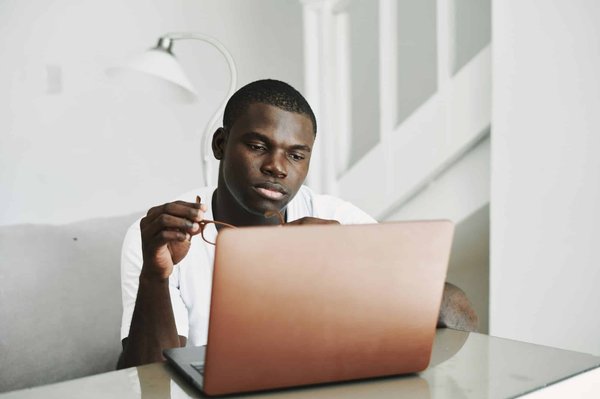 Éduquer son chien : guide pratique pour un compagnon heureux